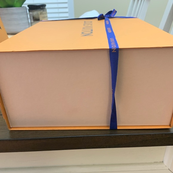 Louis Vuitton Large Box with Blue Ribbon - Picture 2 of 2